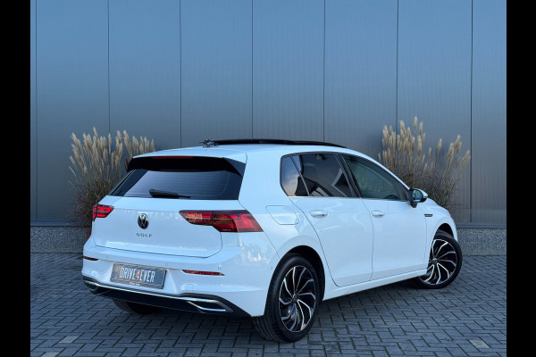 Volkswagen Golf 1.5 eTSI | Pano | HUD | IQ | Memory | Dodehoek