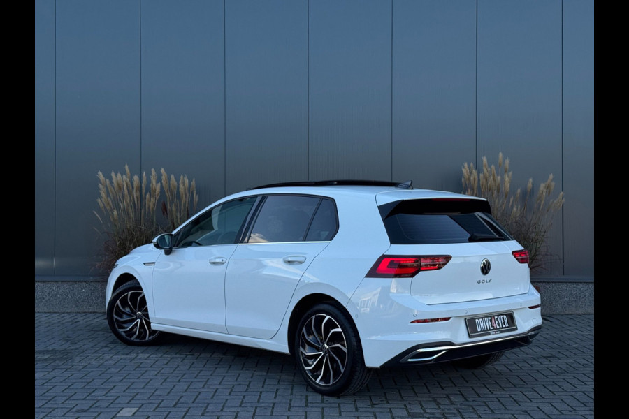 Volkswagen Golf 1.5 eTSI | Pano | HUD | IQ | Memory | Dodehoek