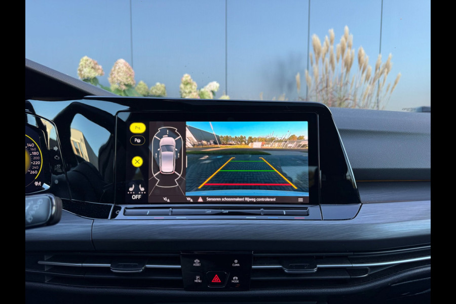 Volkswagen Golf 1.5 eTSI | Pano | HUD | IQ | Memory | Dodehoek