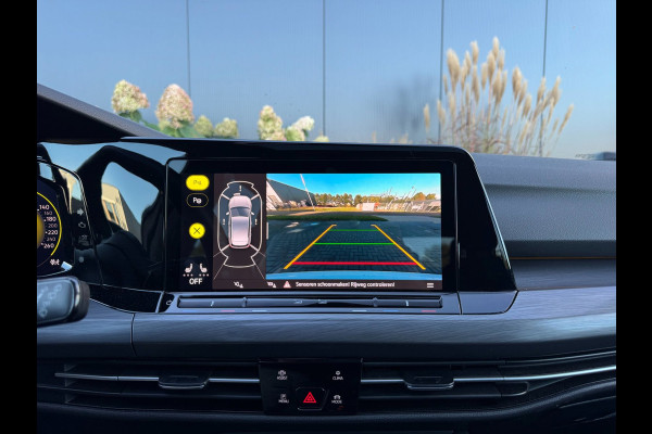 Volkswagen Golf 1.5 eTSI | Pano | HUD | IQ | Memory | Dodehoek