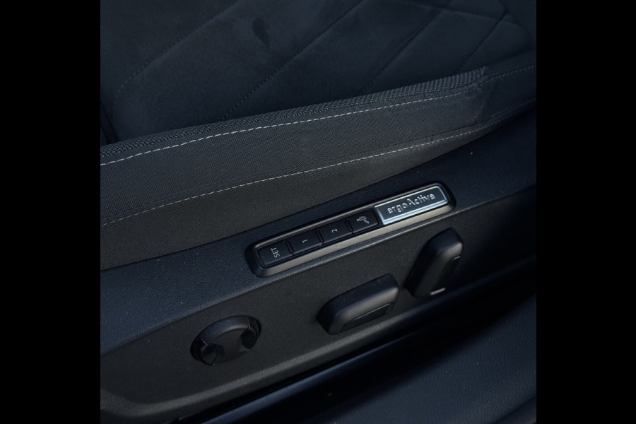 Volkswagen Golf 1.5 eTSI | Pano | HUD | IQ | Memory | Dodehoek