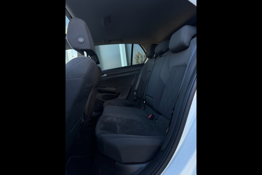 Volkswagen Golf 1.5 eTSI | Pano | HUD | IQ | Memory | Dodehoek