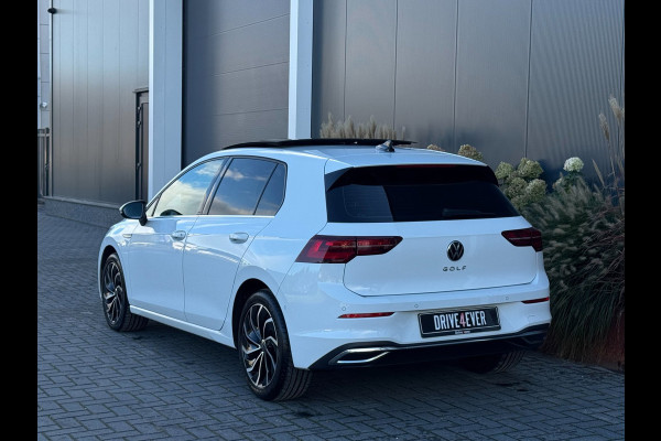 Volkswagen Golf 1.5 eTSI | Pano | HUD | IQ | Memory | Dodehoek