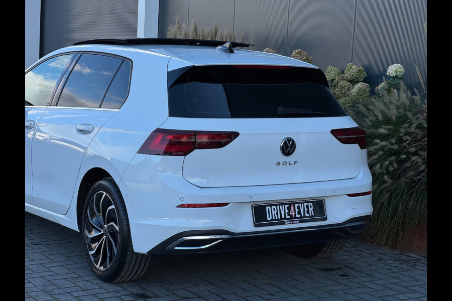 Volkswagen Golf 1.5 eTSI | Pano | HUD | IQ | Memory | Dodehoek