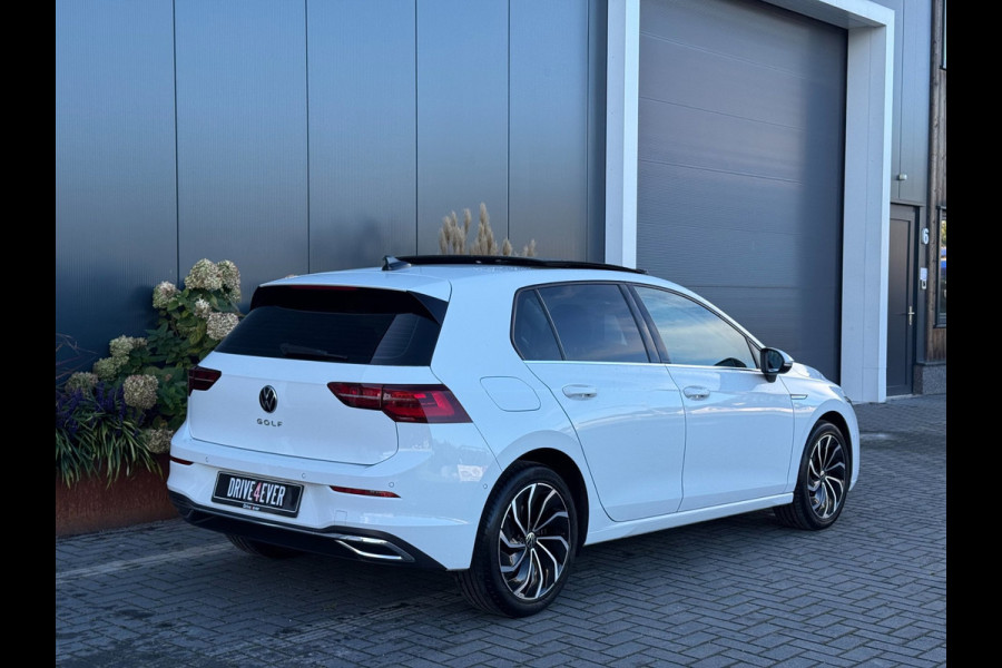Volkswagen Golf 1.5 eTSI | Pano | HUD | IQ | Memory | Dodehoek
