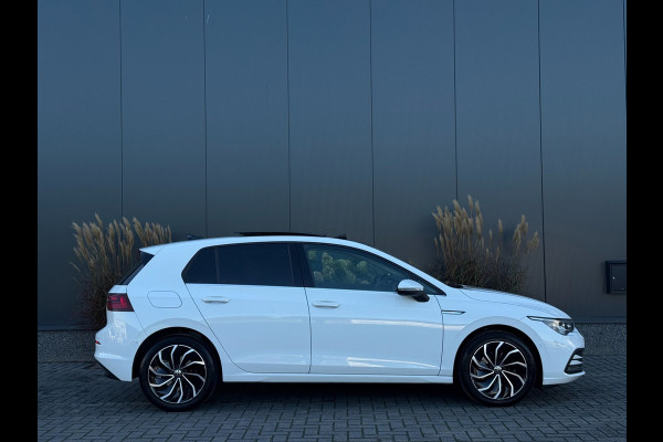 Volkswagen Golf 1.5 eTSI | Pano | HUD | IQ | Memory | Dodehoek