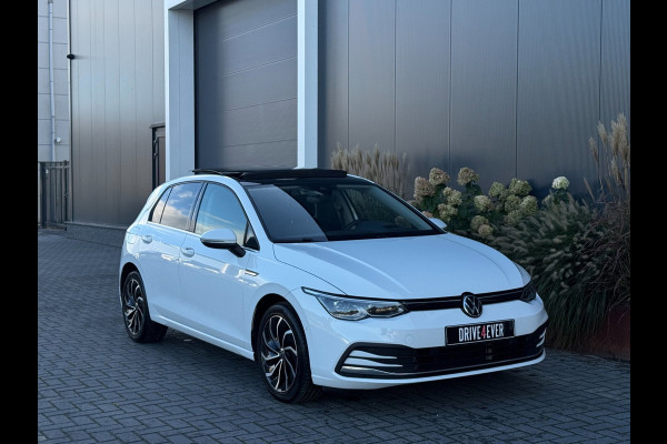 Volkswagen Golf 1.5 eTSI | Pano | HUD | IQ | Memory | Dodehoek