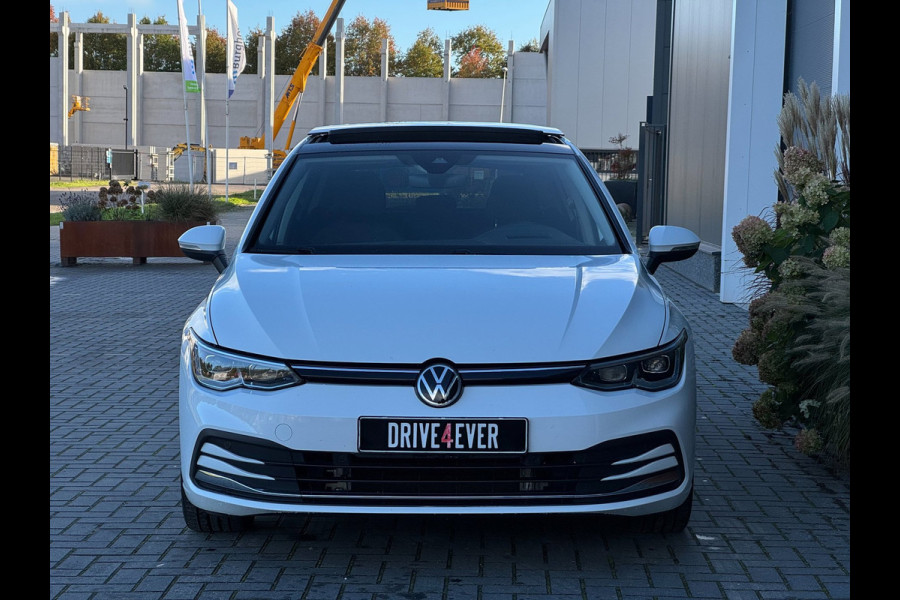 Volkswagen Golf 1.5 eTSI | Pano | HUD | IQ | Memory | Dodehoek