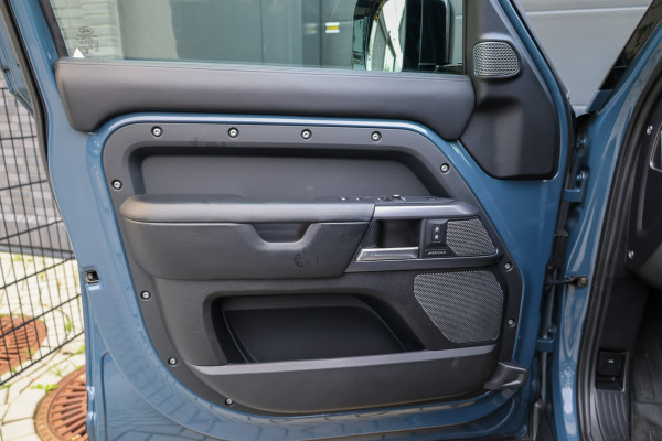 Land Rover Defender 110 2.0 P400e 110 X-Dynamic S | BTW | HERITAGE | ACC | 360 | STOEL& STUURVERWARMING |