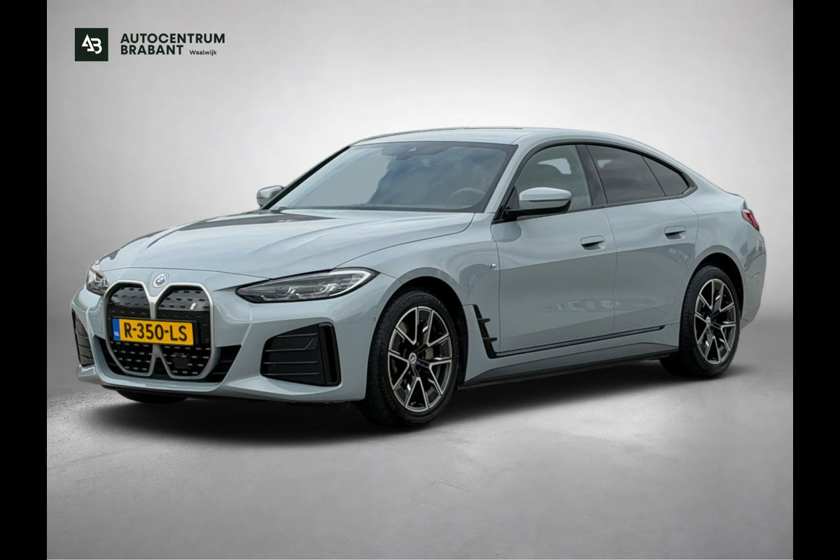 BMW i4 EDrive40 84 kWh M-sport 94% SOH (NL-auto,1e eig, Dealer OndH, Carplay, SfeerV, Trekhaak,Camera, Lane A, Active Cruise, Etc)