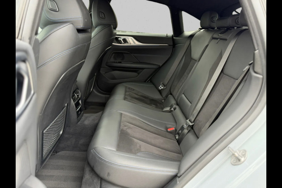 BMW i4 EDrive40 84 kWh M-sport 94% SOH (NL-auto,1e eig, Dealer OndH, Carplay, SfeerV, Trekhaak,Camera, Lane A, Active Cruise, Etc)
