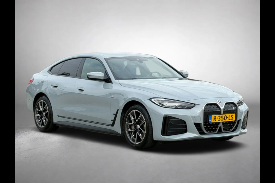 BMW i4 EDrive40 84 kWh M-sport 94% SOH (NL-auto,1e eig, Dealer OndH, Carplay, SfeerV, Trekhaak,Camera, Lane A, Active Cruise, Etc)