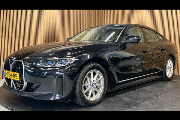 BMW i4 EDrive40 High Executive 84 kWh|95% SOH|VOLLEDER|HEAD-UP|ACC|CARPLAY|CAMERA 360|STOELVERWARMING|ELEK.A-KLEP|NAVI|NAP|NL-AUTO