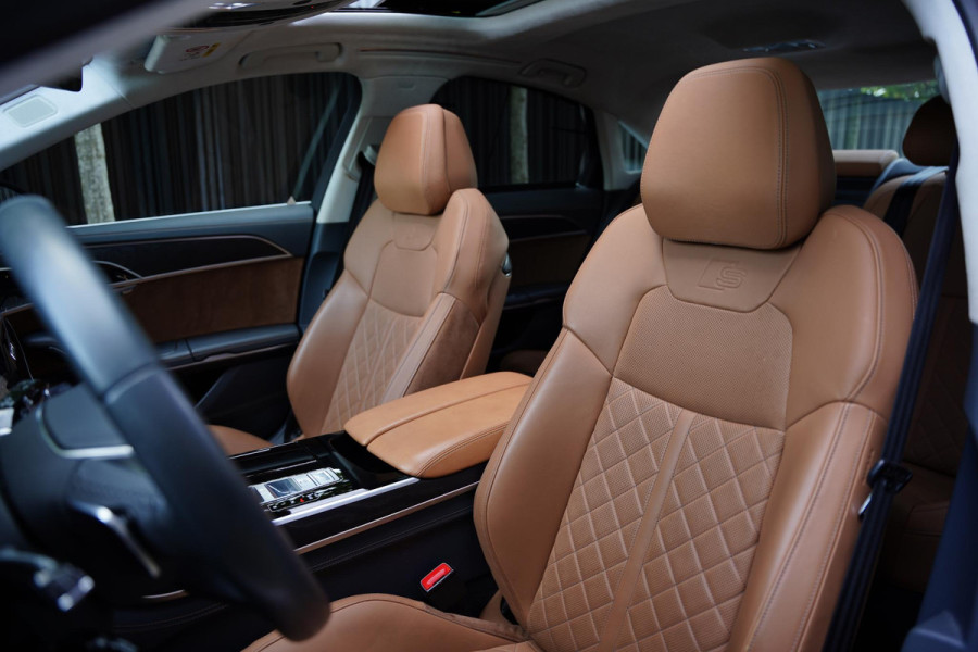 Audi A8 55 TFSI Quattro / Vierwielbesturing / Panoramadak / B&O
