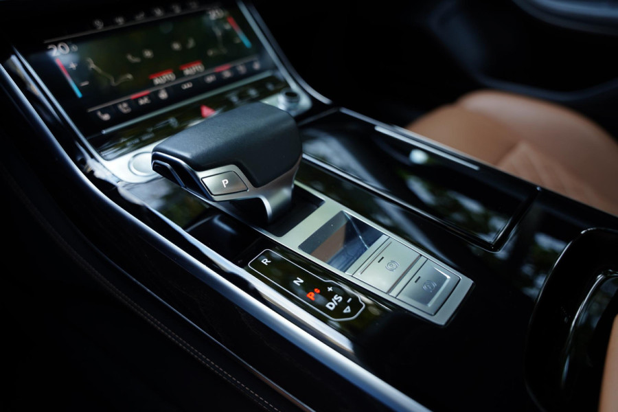 Audi A8 55 TFSI Quattro / Vierwielbesturing / Panoramadak / B&O