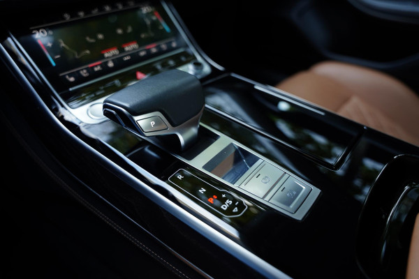 Audi A8 55 TFSI Quattro / Vierwielbesturing / Panoramadak / B&O