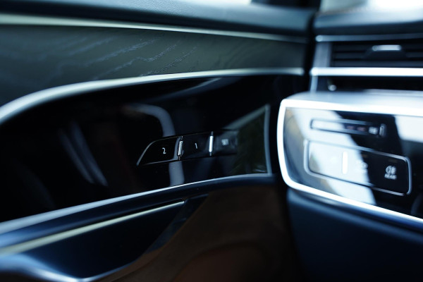 Audi A8 55 TFSI Quattro / Vierwielbesturing / Panoramadak / B&O