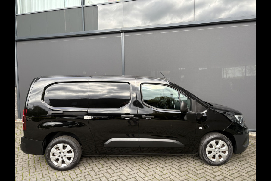 Opel Combo 1.5D L2H1 Airco - Apple carplay - Parkeersensoren - Navigatie - Tussenschot volledig - Zijschuifdeur rechts - Licht metalen velgen 16 inch - Radio - Start/stop systeem - Bluetooth - Cruise control - Elektrische ramen - stuur multifunctioneel - Centrale vergrendeling met afstandsbediening