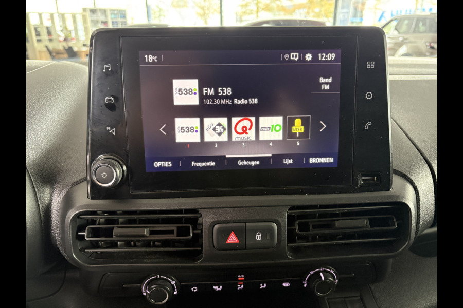 Opel Combo 1.5D L2H1 Airco - Apple carplay - Parkeersensoren - Navigatie - Tussenschot volledig - Zijschuifdeur rechts - Licht metalen velgen 16 inch - Radio - Start/stop systeem - Bluetooth - Cruise control - Elektrische ramen - stuur multifunctioneel - Centrale vergrendeling met afstandsbediening