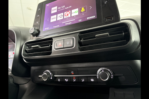 Opel Combo 1.5D L2H1 Airco - Apple carplay - Parkeersensoren - Navigatie - Tussenschot volledig - Zijschuifdeur rechts - Licht metalen velgen 16 inch - Radio - Start/stop systeem - Bluetooth - Cruise control - Elektrische ramen - stuur multifunctioneel - Centrale vergrendeling met afstandsbediening
