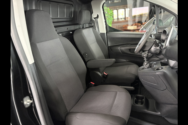 Opel Combo 1.5D L2H1 Airco - Apple carplay - Parkeersensoren - Navigatie - Tussenschot volledig - Zijschuifdeur rechts - Licht metalen velgen 16 inch - Radio - Start/stop systeem - Bluetooth - Cruise control - Elektrische ramen - stuur multifunctioneel - Centrale vergrendeling met afstandsbediening