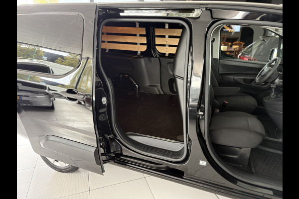 Opel Combo 1.5D L2H1 Airco - Apple carplay - Parkeersensoren - Navigatie - Tussenschot volledig - Zijschuifdeur rechts - Licht metalen velgen 16 inch - Radio - Start/stop systeem - Bluetooth - Cruise control - Elektrische ramen - stuur multifunctioneel - Centrale vergrendeling met afstandsbediening