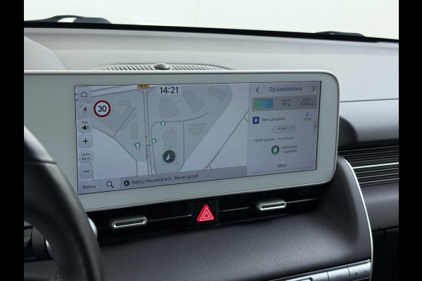 Hyundai IONIQ 5 Lounge 73kWh SOH 96% Leder Trekhaak Adap.Cruise Bose®-Audio Warmtepomp Elek.Stoelen+Memory Head-Up Display 360°Camera Stoel+Stuu Apple Carplay Android Auto Elek.Achterklep Ecc Privacy Glas Lmv 19" DAB Regen-Lichtsensor 1.600KG Trekgewicht 1e Eigenaar Origineel Nederlandse Auto
