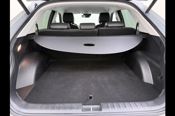 Hyundai IONIQ 5 Lounge 73kWh SOH 96% Leder Trekhaak Adap.Cruise Bose®-Audio Warmtepomp Elek.Stoelen+Memory Head-Up Display 360°Camera Stoel+Stuu Apple Carplay Android Auto Elek.Achterklep Ecc Privacy Glas Lmv 19" DAB Regen-Lichtsensor 1.600KG Trekgewicht 1e Eigenaar Origineel Nederlandse Auto