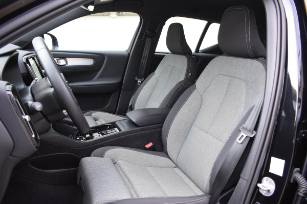 Volvo XC40 B3 177PK Automaat Plus Black Edition / Cruise control / Harman Kardon / 20'' velgen / Elektrisch verstelbare stoelen met geheugen / Stoel- en stuurverwarming