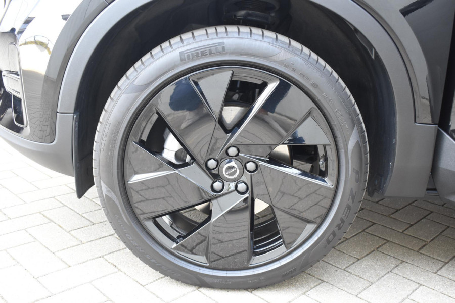 Volvo XC40 B3 177PK Automaat Plus Black Edition / Cruise control / Harman Kardon / 20'' velgen / Elektrisch verstelbare stoelen met geheugen / Stoel- en stuurverwarming