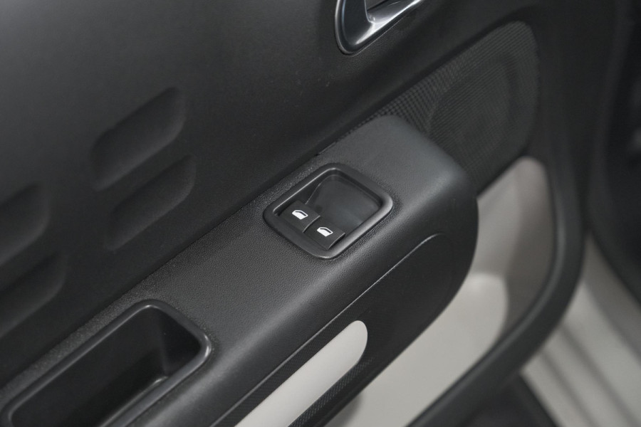 Citroën C3 PureTech 82 Feel | Parkeersensoren | Apple Carplay | Navigatie | Zwart dak