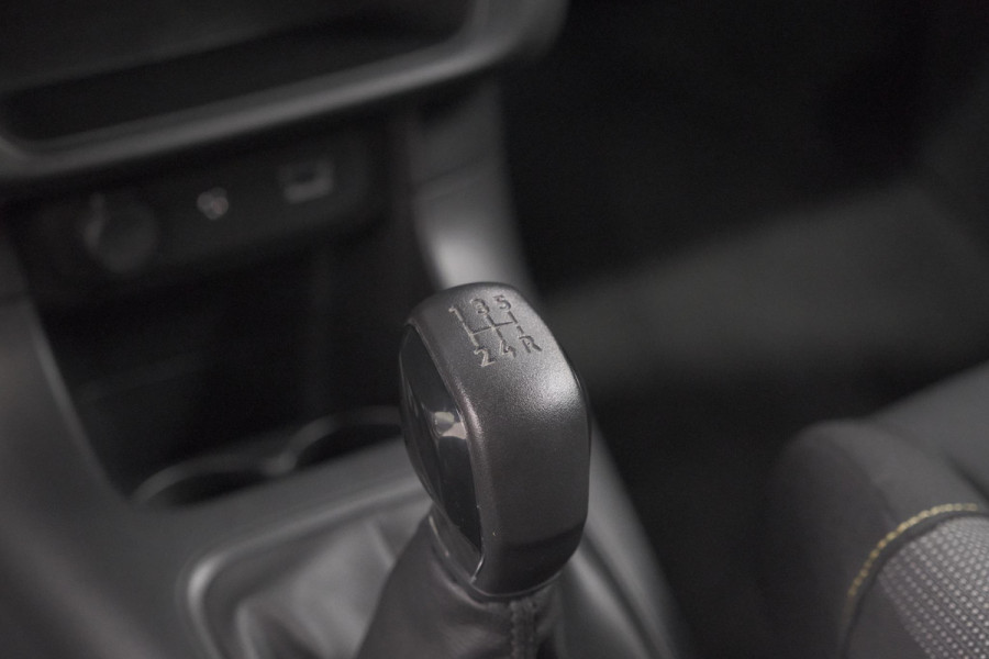 Citroën C3 PureTech 82 Feel | Parkeersensoren | Apple Carplay | Navigatie | Zwart dak