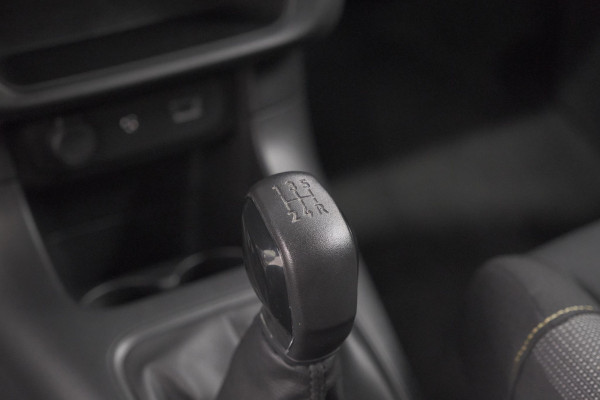Citroën C3 PureTech 82 Feel | Parkeersensoren | Apple Carplay | Navigatie | Zwart dak