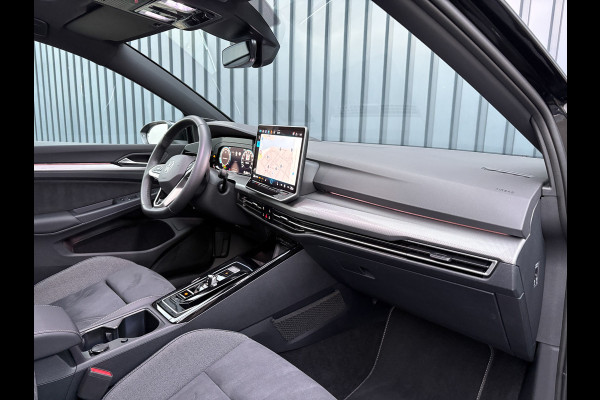 Volkswagen Golf 1.5 eTSI 50 Edition | Panodak | Stoelgeheugen | Head up | Trekhaak Elk. Wegkl. | Harman/ Kardon | Prijs Rijklaar!!