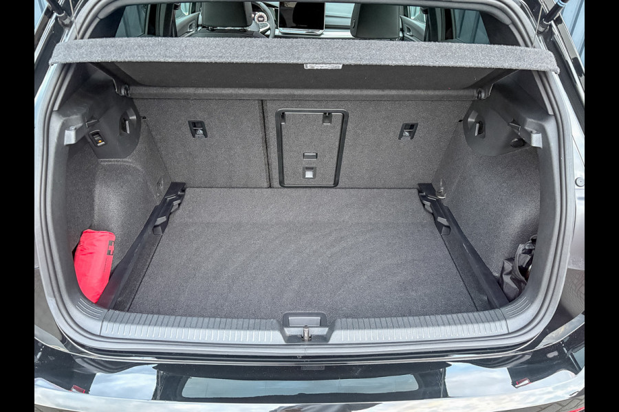 Volkswagen Golf 1.5 eTSI 50 Edition | Panodak | Stoelgeheugen | Head up | Trekhaak Elk. Wegkl. | Harman/ Kardon | Prijs Rijklaar!!