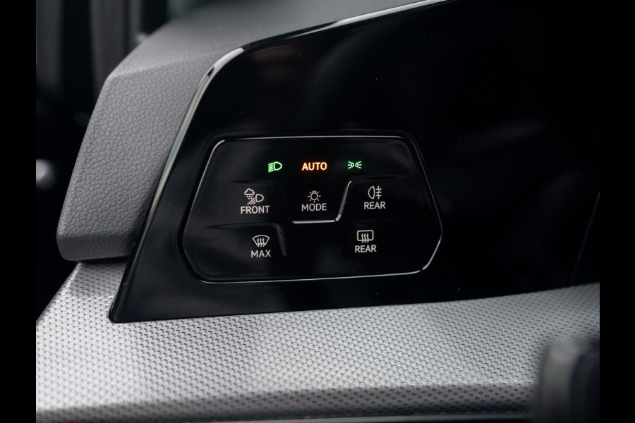 Volkswagen Golf 1.5 eTSI 50 Edition | Panodak | Stoelgeheugen | Head up | Trekhaak Elk. Wegkl. | Harman/ Kardon | Prijs Rijklaar!!