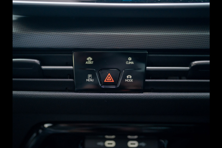 Volkswagen Golf 1.5 eTSI 50 Edition | Panodak | Stoelgeheugen | Head up | Trekhaak Elk. Wegkl. | Harman/ Kardon | Prijs Rijklaar!!