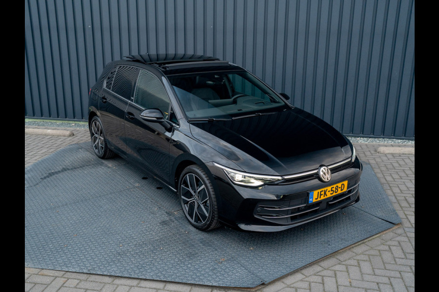 Volkswagen Golf 1.5 eTSI 50 Edition | Panodak | Stoelgeheugen | Head up | Trekhaak Elk. Wegkl. | Harman/ Kardon | Prijs Rijklaar!!