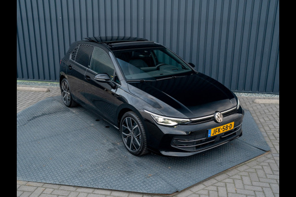 Volkswagen Golf 1.5 eTSI 50 Edition | Panodak | Stoelgeheugen | Head up | Trekhaak Elk. Wegkl. | Harman/ Kardon | Prijs Rijklaar!!
