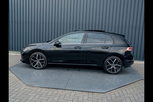 Volkswagen Golf 1.5 eTSI 50 Edition | Panodak | Stoelgeheugen | Head up | Trekhaak Elk. Wegkl. | Harman/ Kardon | Prijs Rijklaar!!