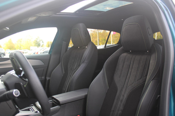 Peugeot e-408 GT AVANTAGE 58 kWh | PANORAMA SCHUIF/KANTEL DAK | WARMTEPOMP | HIFI PACK: (DRAADLOZE TELEFOONLADER, FOCAL PREMIUM HIFI SYSTEEM MET 10 SPEAKERS) | 360 VISION & DRIVE ASSIST PLUS PACK: (360° CAMERA MET 4 HD CAMERA'S, CLEAN CABIN,3D NAVIGATIE SYSTEEM) |  ELEKTRISCH VERSTELBARE VOORSTOELEN MET MASSAGE FUNCTIE EN STOELVERWARMING | BEKLEDING ALCANTARA/KUNSTLEDER | DRAADLOZE APPLE CARPLAY/ANDROID AUTO | 19" LICHTMETALEN VELGEN "GRAPHITE" | LED MATRIX KOPLAMPEN | DONKERE HEMELBEKLEDING | SFEER VERLICHTING | ELEKTRISCH BEDIENBARE ACHTERKLEP | PACK DRIVE PLUS PACK: (PACK SAFETY,