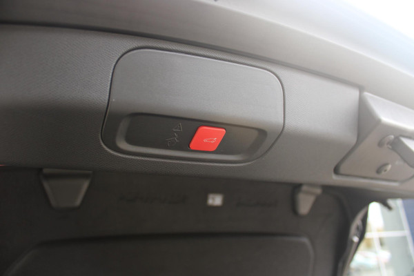 Peugeot e-408 GT AVANTAGE 58 kWh | PANORAMA SCHUIF/KANTEL DAK | WARMTEPOMP | HIFI PACK: (DRAADLOZE TELEFOONLADER, FOCAL PREMIUM HIFI SYSTEEM MET 10 SPEAKERS) | 360 VISION & DRIVE ASSIST PLUS PACK: (360° CAMERA MET 4 HD CAMERA'S, CLEAN CABIN,3D NAVIGATIE SYSTEEM) |  ELEKTRISCH VERSTELBARE VOORSTOELEN MET MASSAGE FUNCTIE EN STOELVERWARMING | BEKLEDING ALCANTARA/KUNSTLEDER | DRAADLOZE APPLE CARPLAY/ANDROID AUTO | 19" LICHTMETALEN VELGEN "GRAPHITE" | LED MATRIX KOPLAMPEN | DONKERE HEMELBEKLEDING | SFEER VERLICHTING | ELEKTRISCH BEDIENBARE ACHTERKLEP | PACK DRIVE PLUS PACK: (PACK SAFETY,