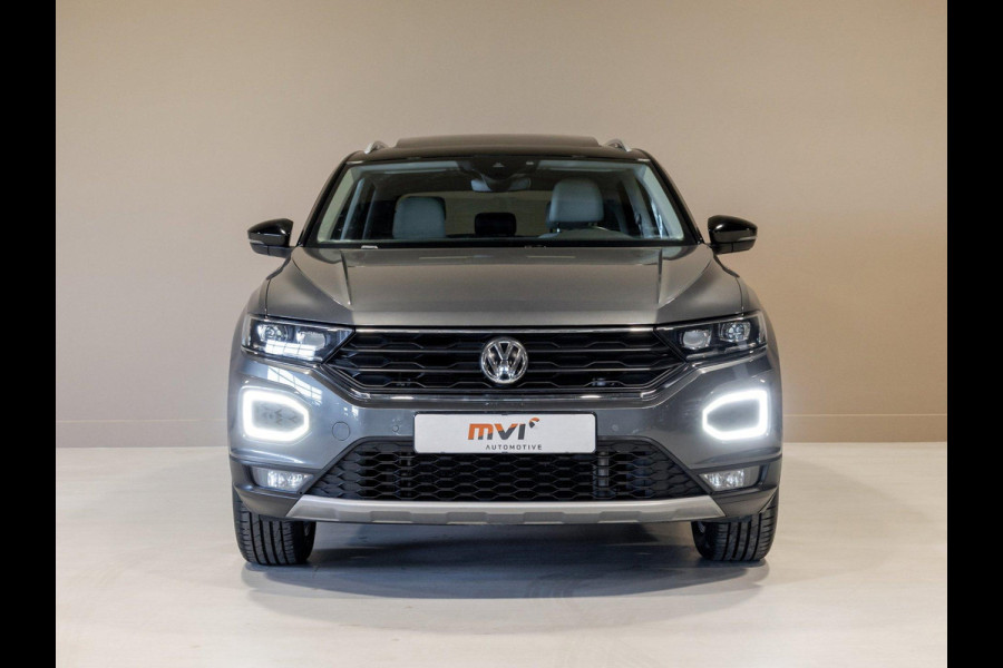 Volkswagen T-Roc 1.5 TSI Sport / 150pk / Panorama dak / Lederen bekleding / Achteruitrijcamera / Stoelverwarming /