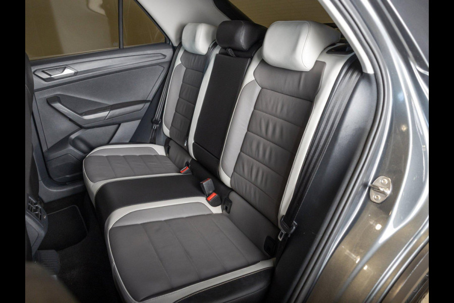 Volkswagen T-Roc 1.5 TSI Sport / 150pk / Panorama dak / Lederen bekleding / Achteruitrijcamera / Stoelverwarming /