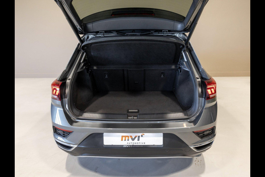 Volkswagen T-Roc 1.5 TSI Sport / 150pk / Panorama dak / Lederen bekleding / Achteruitrijcamera / Stoelverwarming /