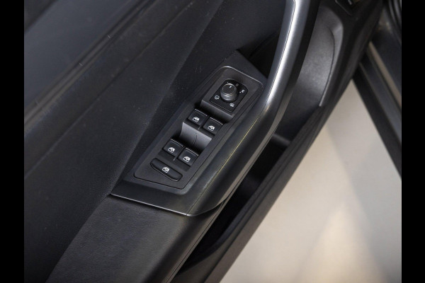 Volkswagen T-Roc 1.5 TSI Sport / 150pk / Panorama dak / Lederen bekleding / Achteruitrijcamera / Stoelverwarming /