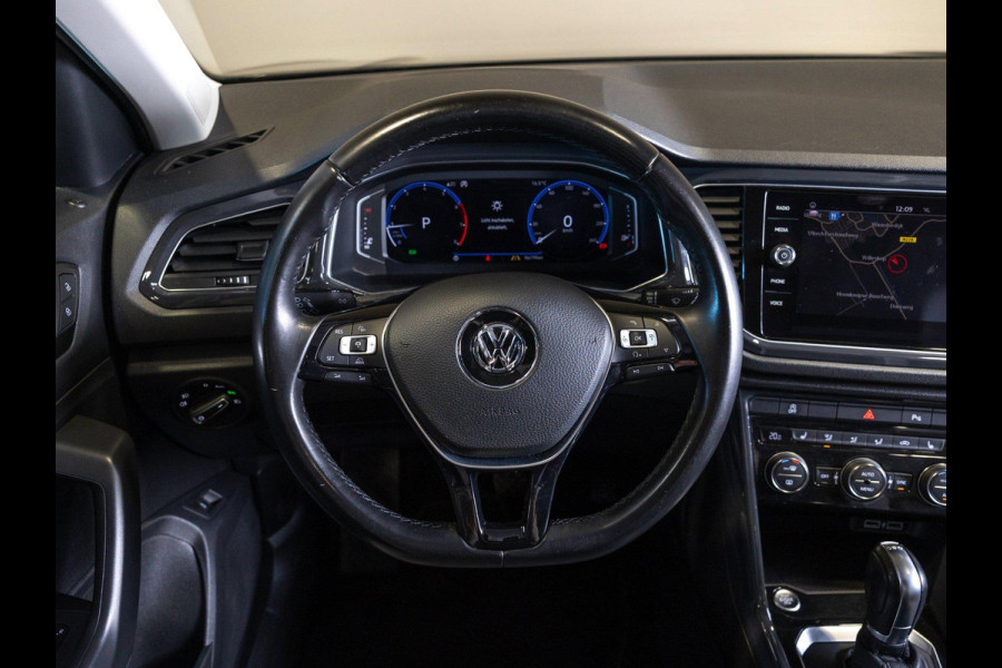 Volkswagen T-Roc 1.5 TSI Sport / 150pk / Panorama dak / Lederen bekleding / Achteruitrijcamera / Stoelverwarming /