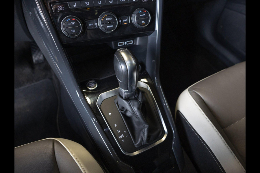 Volkswagen T-Roc 1.5 TSI Sport / 150pk / Panorama dak / Lederen bekleding / Achteruitrijcamera / Stoelverwarming /