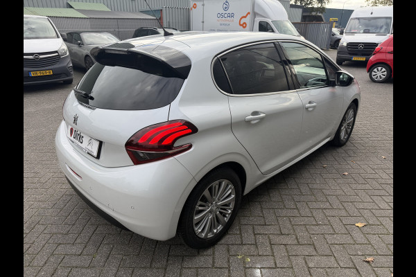 Peugeot 208 110pk Allure (Automatische Airco - Navigatie - Apple Carplay - Parkersensoren - Lichtmetalen velgen)