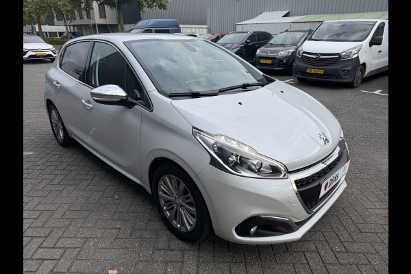 Peugeot 208 110pk Allure (Automatische Airco - Navigatie - Apple Carplay - Parkersensoren - Lichtmetalen velgen)